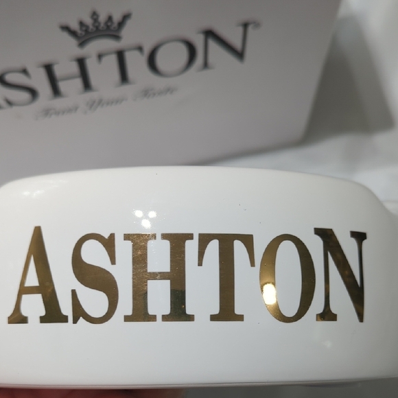 White and Gold Ceramic ASHTON CIGAR Ashtray.. Amazing And New!!! - Picture 5 of 10